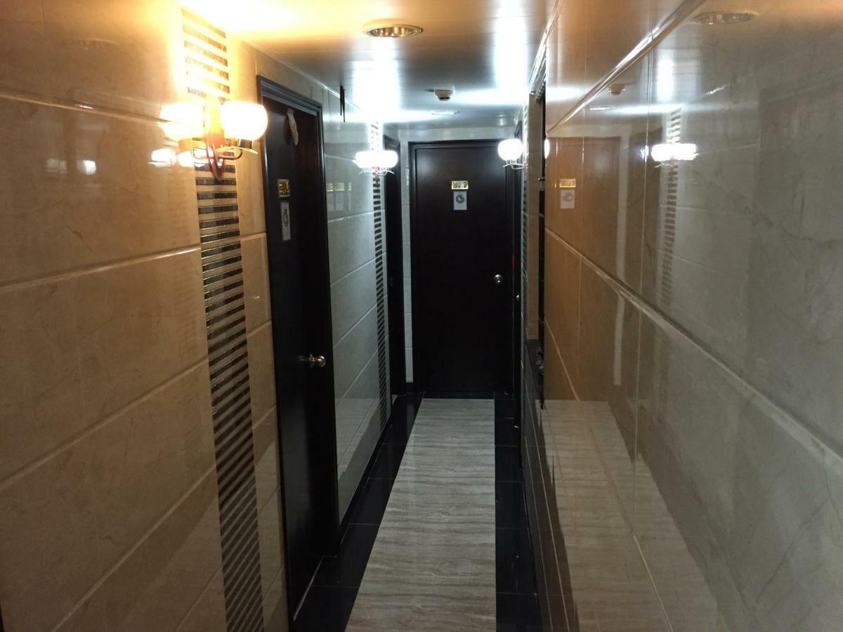 Skyline Hostel Hong Kong Exterior photo